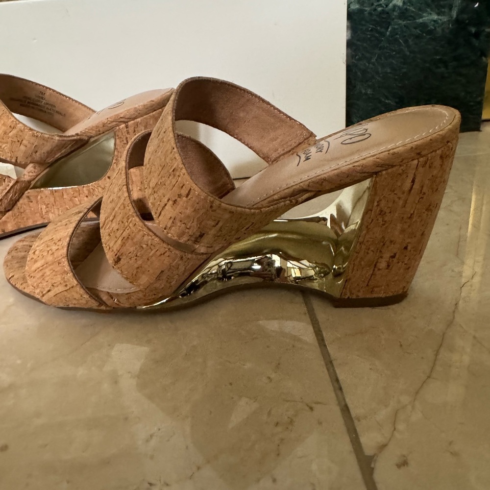Impo Viera Sandal Cork and Gold detail size 7M